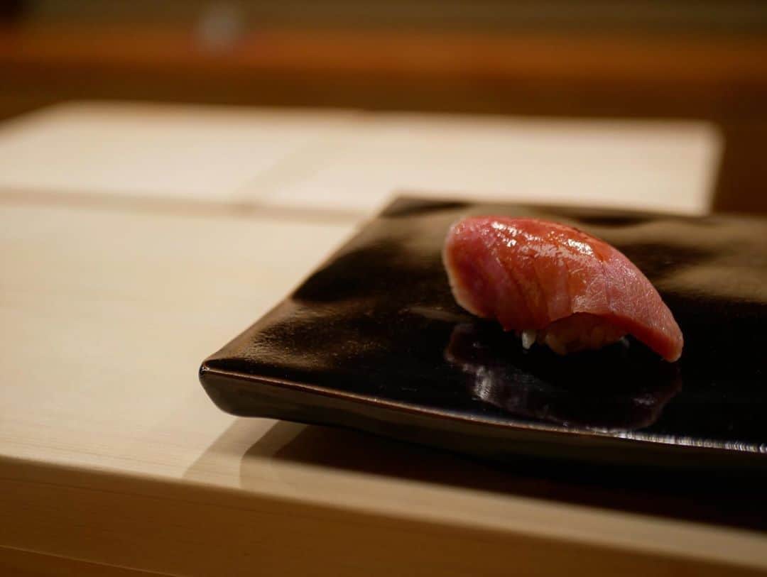 仲村美香さんのインスタグラム写真 - (仲村美香Instagram)「握り🍣 量が多すぎて載せきれない、笑 美味しかったなぁ😭♡ 日本1の味を体験できて 幸せな日でした…🤤💕笑 芸術的に美しい！ ありがとうございました😢♡ ・ ・ ・ ・ #お寿司#寿司#sushi#すぎた#sugita#日本1#japan#🇯🇵#🍣」10月26日 18時00分 - mikapu0519