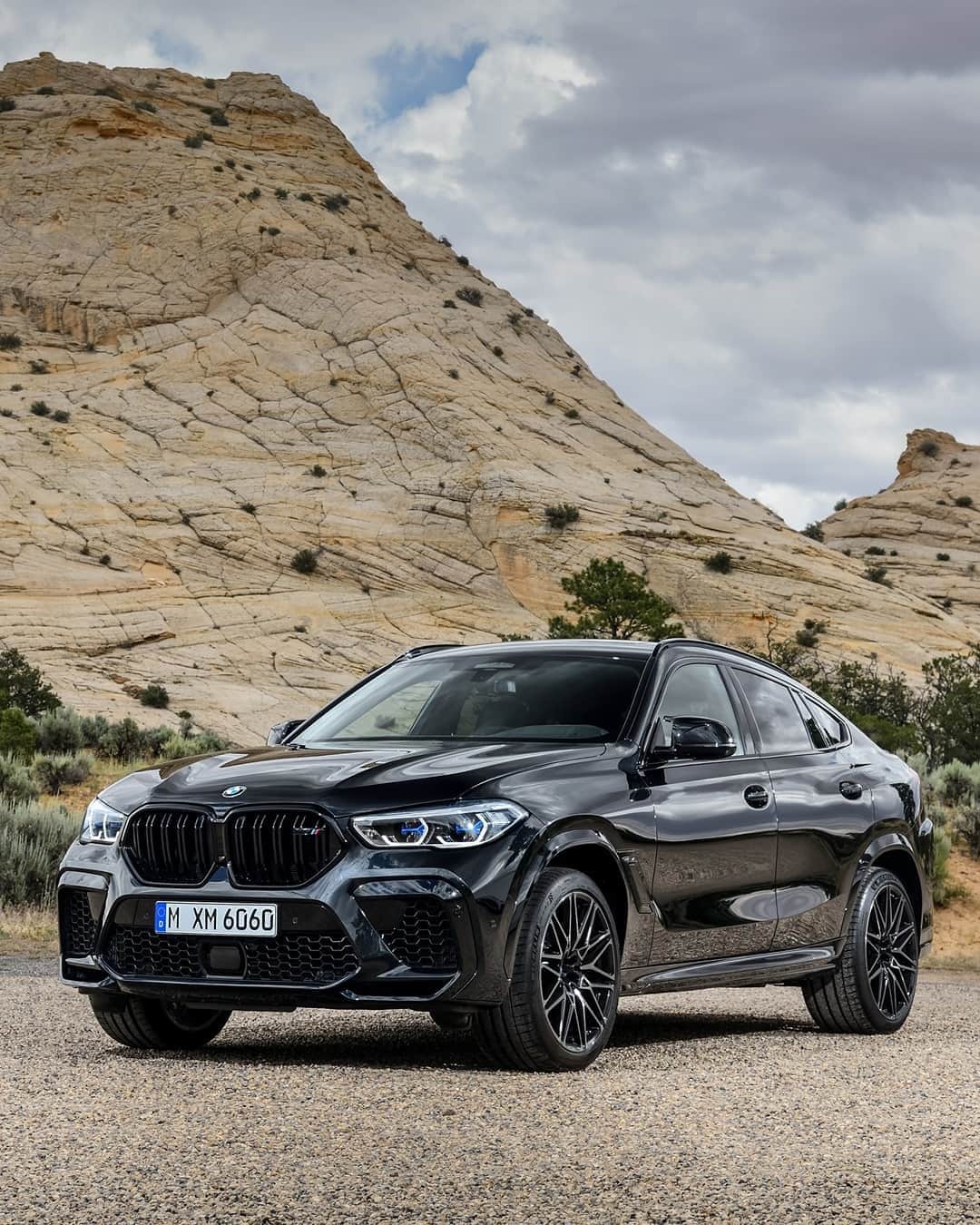 BMWさんのインスタグラム写真 - (BMWInstagram)「Oasis for the soul. The BMW X6 M.  #TheX6M #BMW #X6M __ BMW X6 M Competition: Fuel consumption in l/100 km (combined): 12.7–12.5. CO2 emissions in g/km (combined): 289–284. Further information: www.bmw.com/disclaimer.  	 Acceleration (0-100 km/h): 3.8 s. Power: 460 kW, 625 hp, 750 Nm. Top speed (limited): 250 km/h (with optional M Drivers Package: 290 km/h).」10月26日 18時00分 - bmw
