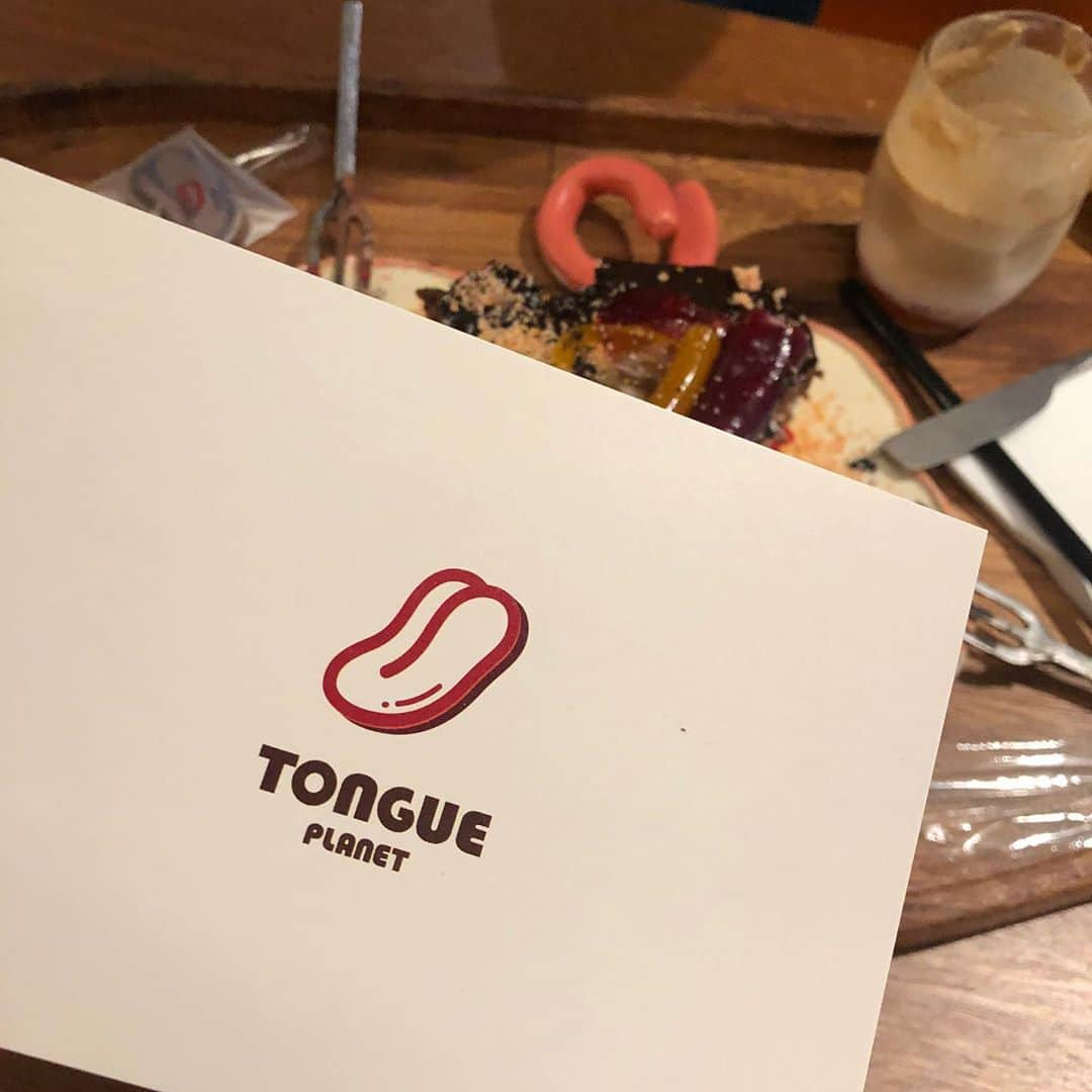 ジョンジンさんのインスタグラム写真 - (ジョンジンInstagram)「- 너무 이뻐용🙃 #tongueplanet  @tongue_planet」10月26日 18時00分 - iamkijoji