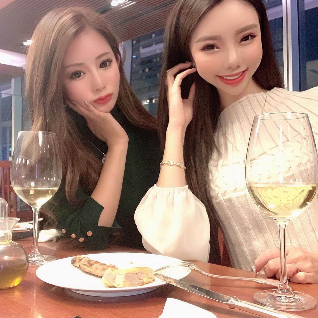 はるぽんさんのインスタグラム写真 - (はるぽんInstagram)「. . 生ハムとワイン🍷大好きな組み合わせ🤤💓 . この日は4ヶ月ぶりくらいにいっぱい呑んだ😜🍻✨ . シャンパンとかコカボムetc… 二日酔いなってない事が奇跡(°▽°)🍀 . #梅田女子会 #italianfood #lucua」10月26日 18時01分 - harupon96