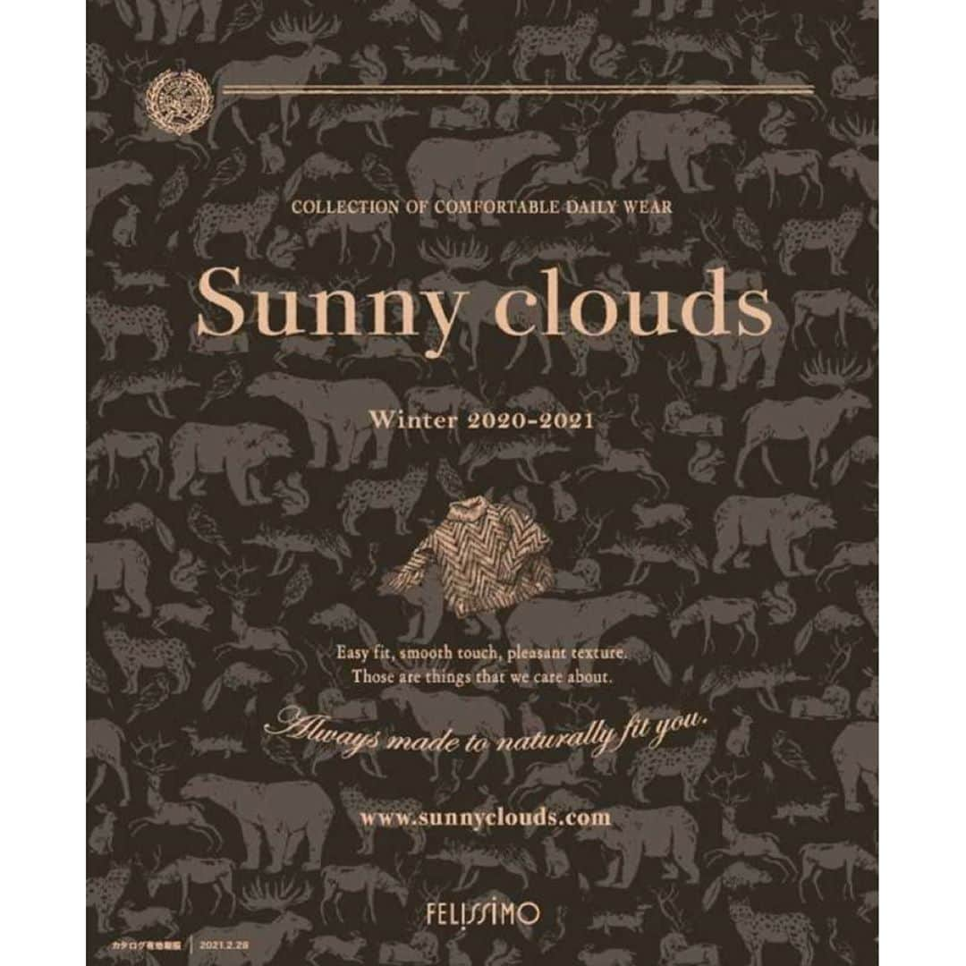 bon ponさんのインスタグラム写真 - (bon ponInstagram)「フェリシモの「Sunny Clouds」(サニークラウズ )さんとのコラボ、2020 WINTERのお洋服が販売開始となりました❣️ @sunnyclouds.official  ＊ この冬は、私達が大好きなギンガムのシャツとブラウス、真っ赤なカーディガン、そしてタータンのコート(レディース)を作りました。 ＊ ギンガムのシャツとブラウスは、扱いやすい綿100％の生地で、メンズはプルオーバータイプ、レディースは丸みのあるフラットカラーで仕立てています。黒布を使った包みボタンでアクセントを付けました。 私達のトレードマークになっている、メガネをモチーフにしたワンポイント刺しゅうも左胸にほどこしています◼️◻️👓 そして、レディースにはこのブラウスに似合うカットソーカーディガンも作りました。サラリとした風合いで伸縮性のあるストレッチポンチを使った、シンプルなデザインのカーディガン。冬の味気ない景色に映える、真っ赤なカーディガンです❤️  ponが合わせているパンツは、Sunny Cloudsの『冬のアラビアンパンツ(黒)』です。 ＊ 大好きなタータンチェックで、ステンカラーコートを作りました。 生地はしっかりとした厚みを持たせた綿100%のツイルを使い、Aラインシルエットの比翼仕立てにすることで見た目すっきり、チェックが映えるデザインに仕上がっています。 裏地にはbonponのトレードマークになっているメガネをジャカード模様にして織り込みました👓 ＊ どのアイテムも流行に左右されず、年代問わず着ていただけます。 多くの皆様に気に入っていただけますように😊😊 ＊ ● bonさんのギンガムシャツ〈メンズ〉 S.M.L.LB.TY ¥4,900(税込¥5,390) ● ponさんのギンガムブラウス〈レディース〉 MP.M.L.LL.3L.MT.LT ¥4,900(税込¥5,390) ● ponさんの映えるカーディガン〈レディース〉 MP.M.L.LL.3L.MT.LT ¥4,600(税込¥5,060) ●ponさんのタータンチェックコート〈レディース〉 MP.M.L.LL.3L.MT.LT ¥12,600(税込¥13,860) ＊ コラボのお洋服は『Sunny Clouds Winter 2020-2021』のカタログから注文できます。 「Sunny Clouds」のWEBサイトからも購入できます。 www.sunnyclouds.com ・ ・ #サニークラウズ #サニクラ #sunnyclouds #フェリシモ #夫婦 #60代 #ファッション #コーディネート #リンクコーデ #夫婦コーデ #グレイヘア #白髪 #共白髪 #couple #over60 #fashion #coordinate #instafashion #instagramjapan #greyhair #grayhair #bonpon #bonpon511」10月26日 18時12分 - bonpon511