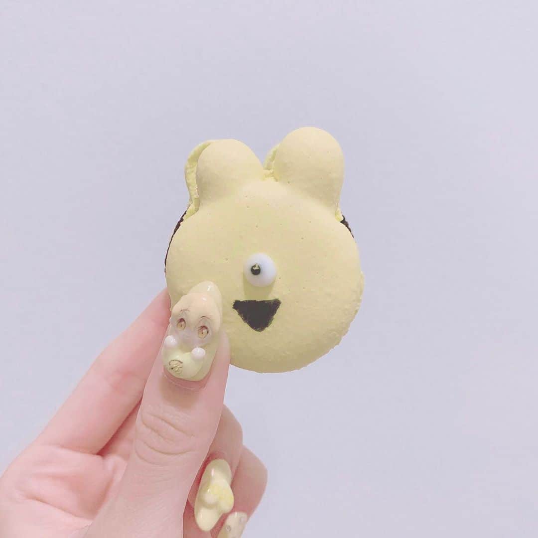 田口未彩のインスタグラム：「トゥンカロン💛💛  #トゥンカロン　#マカロン　#新大久保　#スイーツ #うさぎ　#黄色　#ネイル　#イエローネイル　#すとぷり　#すとぷりネイル　#るぅとくん　#るぅとくんネイル　#3Dネイル」