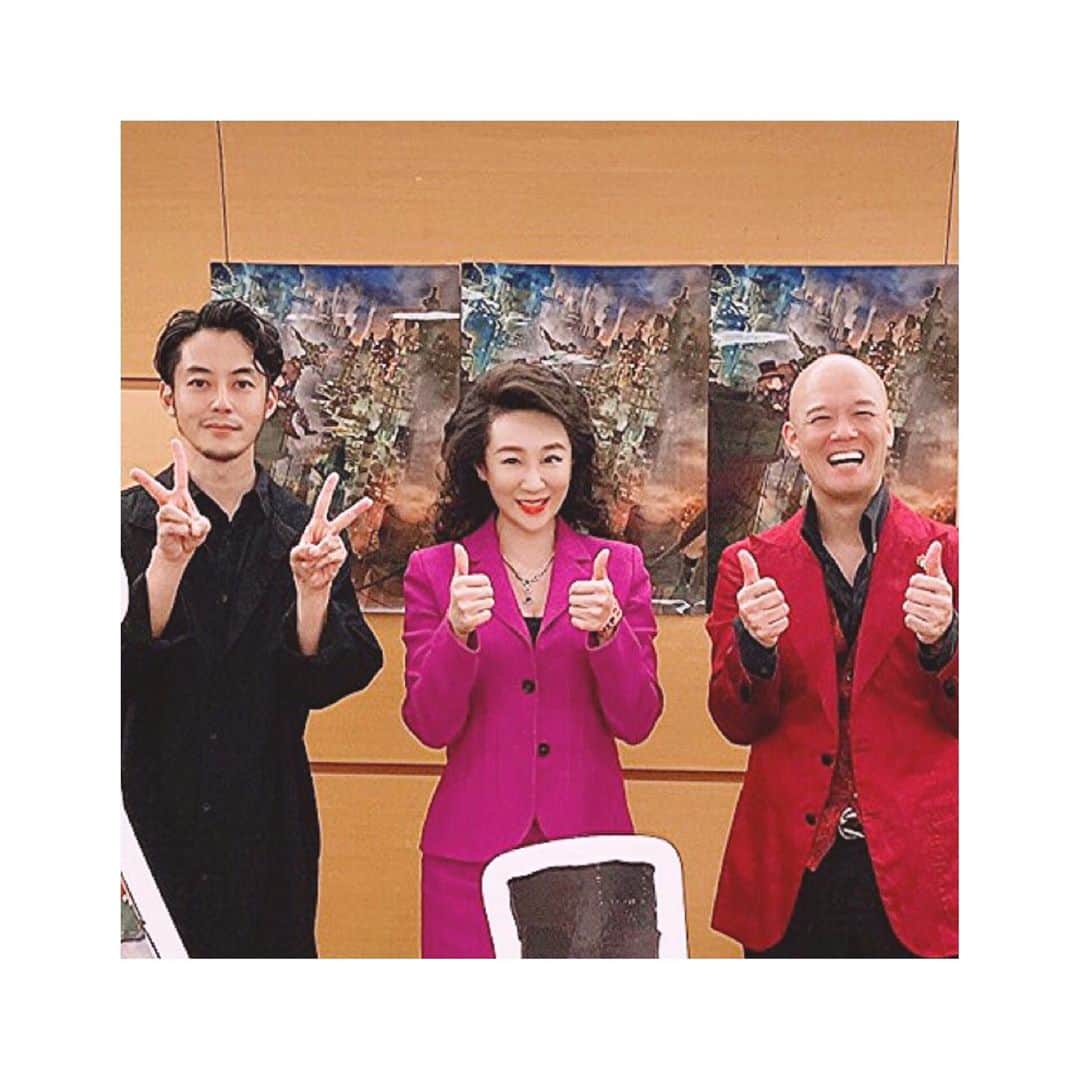 のインスタグラム：「夢のコラボ講演‼️﻿ ✨鴨頭さん✨﻿ ✨キングコング西野さん✨﻿ ﻿ 国際フォーラムにて開催された﻿ 鴨頭さんと西野さんのコラボ講演に﻿ VVIPシートで参加させていただきました🤗❣️﻿ ﻿ 夢とエンタメで世界を変えていこう﻿ というテーマで﻿ おふたりの考え方が大好きな私✨﻿ ワクワクが止まりませんでした😆❤️﻿ ﻿ 西野さんの12月25日公開の映画﻿ 「えんとつ町のプペル」を全力で応援している鴨頭さん✨﻿ 何事も全力ですることを教えてくれます🤗﻿ だからこそ感動があるんですよね✨﻿ ﻿ 打ち上げでもすごい一体感‼️✨﻿ 自分の仕事を見つめ直す機会にもなり﻿ とても良い一日となりました❣️☺️✨﻿ 本当にありがとうございました🤗‼️💓﻿ ﻿ #唐沢菜々江 #ななえママ #菜々江ママ #クラブNanae #銀座 #東京 #ginza #tokyo #club #クラブ #銀座クラブ #高級クラブ #キングコング西野 #キンコン西野 #鴨頭嘉人 #プペル #えんとつ町のプペル #コラボ #コラボ講演 #夢 #エンタメ #世界 #VVIP #映画」