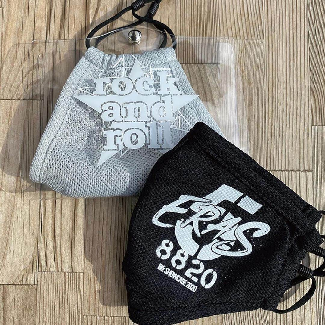 B’zさんのインスタグラム写真 - (B’zInstagram)「B’z SHOWCASE 2020 -5ERAS 8820- Official goods are out now!!  #Bz #5ERAS #goods #グッズ #チャリティー #チャリティーグッズ #ピンバッジ #マスク」10月26日 18時04分 - bz_official_insta