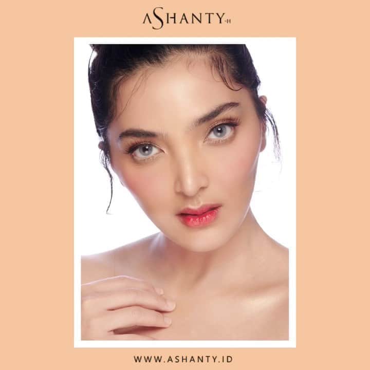 ASHANTY BEAUTY CREAM OFFICIALのインスタグラム：「Kulit wajahmu membutuhkan Ashanty Beauty Cream yang mampu merawat dan menutrisi kulit wajah hingga lapisan terdalam membuat wajah lebih sehat, cerah berseri, lembut, lembab, kencang dan kenyal 🖤  Pilih paket cream sesuai dengan kebutuhan dan kondisi kulit wajahmu, yuuk konsultasikan melalui nomor wa admin kami yang sudah tertera di Bio Ig atau Caption 🌸✨  _____________________________ Informasi dan pemesanan  Ashanty Beauty Cream Chat Via WA : WA: 081293823950 WA: 081287388885 WA: 087778489900 WA: 085781140354 ⚡️ Fast Respons Click Link On Bio Instagram @ashantyid ❣️ ______________________________ #ashantybeautycream #creamashanty #skincareashanty #skincare #skincareartis #skincarelokal #creamwajah #creamperawatanwajah #obatjerawat #jerawat #kosmetik #krimwajah #creamwajah #whiteningcream #ashantyid #ashanty」