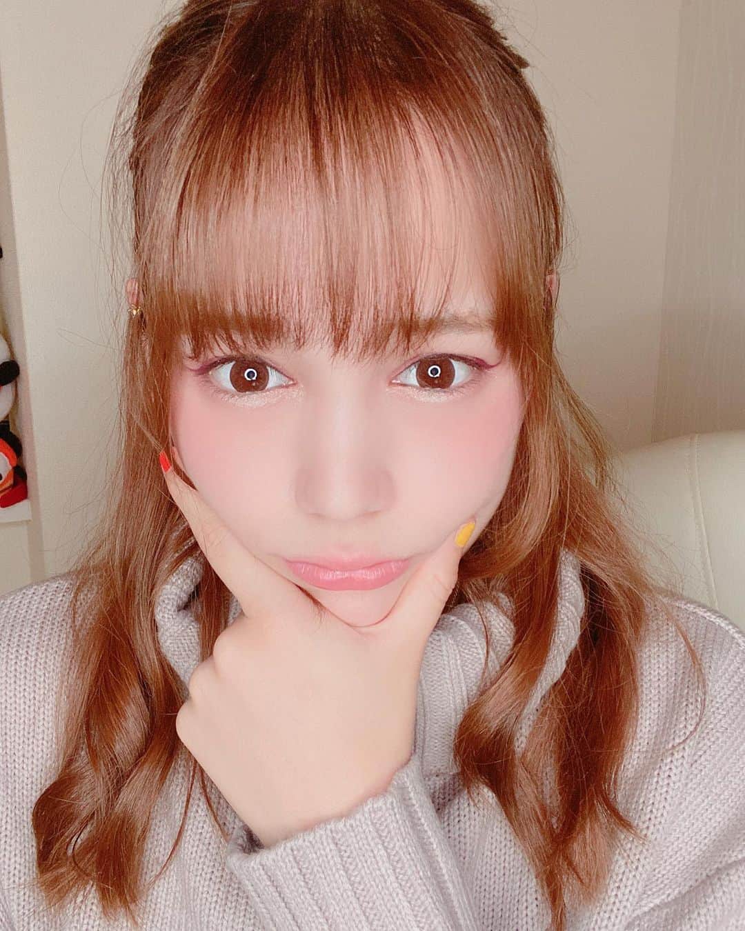 リロイここのインスタグラム：「. ぶい✌️ 久しぶりに自撮りした(><)」