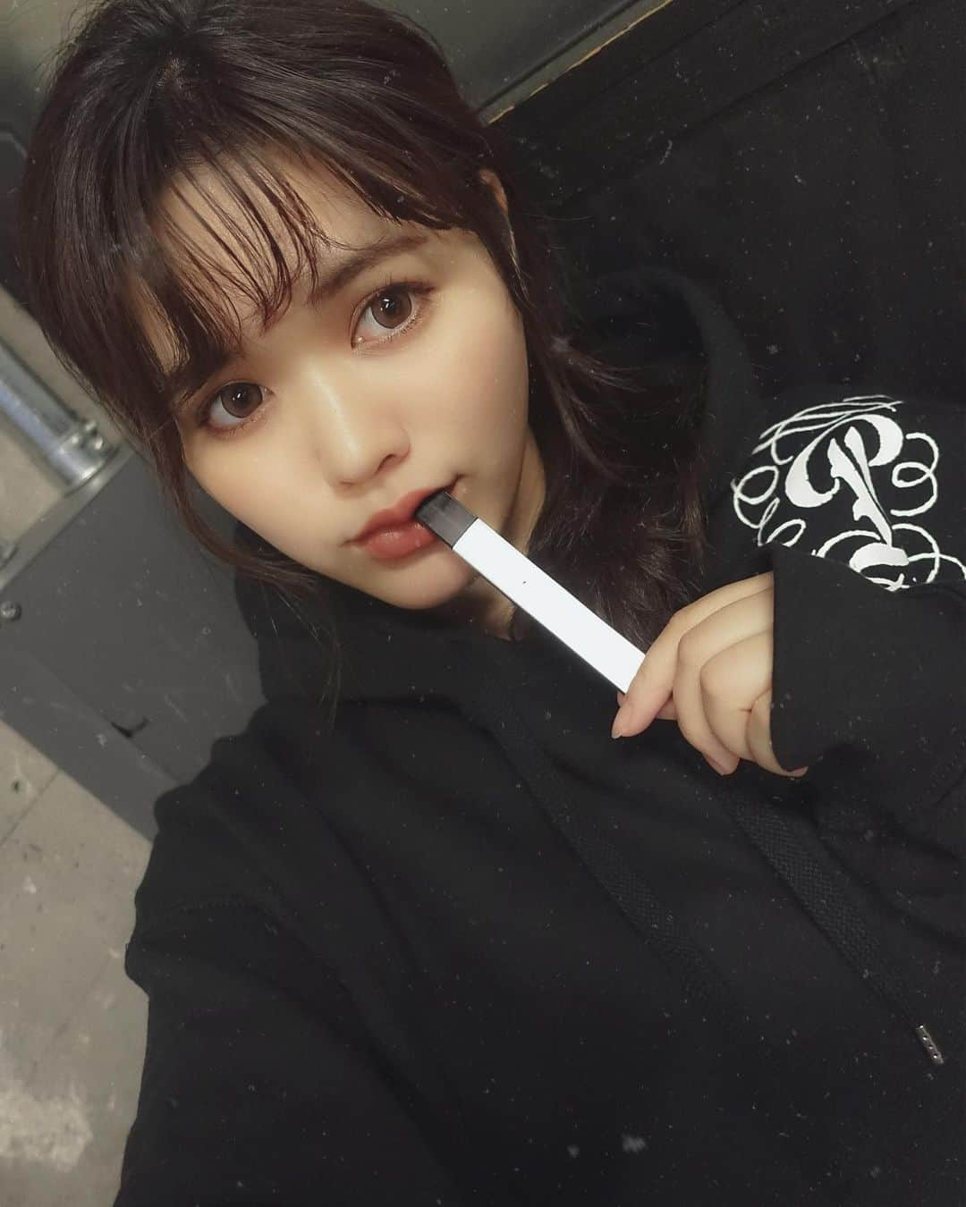 junko onagi ／小梛準子さんのインスタグラム写真 - (junko onagi ／小梛準子Instagram)「☁️☁️☁️  吸った後すーすーするシーシャ感覚で 楽しめるアロマスティック☁️ @dr.stick_official   わたしは美容の為に人生で一度も 煙草は吸った事無いのだけど笑 吸うアロマとかシーシャはたまに気分転換に良き🥰  この商品清春さんの新曲MVにも出てきてました ニコチン、タール、嫌な臭いALL ZERO！ だし、どんどん世の中の喫煙者が これに変えてくれればと願う…🥺笑  #DRSTICK #ドクタースティック #清春 #禁煙グッズ #電子タバコ #アロマスティック #オシャレ #ベイプ #PR」10月26日 18時17分 - jnco0417