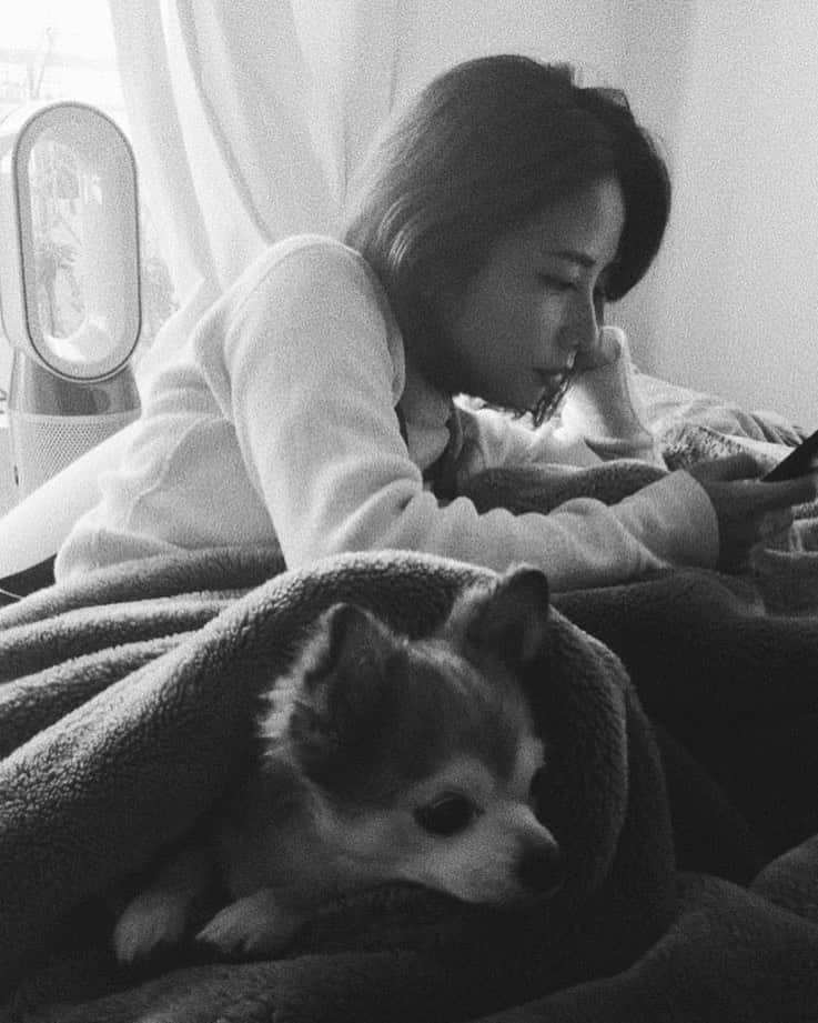 イアリサのインスタグラム：「あぁ、私に妹がいればこんな感じなのであろう。 そう感じる猫みたいな私の可愛い妹が撮る私たち。 📷 @yagisaki_」