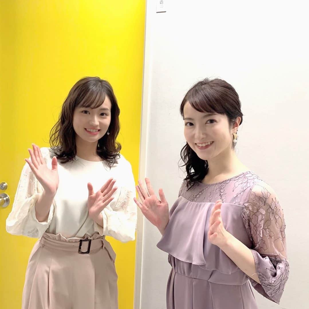 天明麻衣子のインスタグラム：「先日の収録時に、楽屋にTBSアナウンサーの篠原梨菜ちゃんが顔を出してくれました！ しのりなちゃんは、高校→大学の後輩😊高校も大学も一緒って貴重ですよね💕学年はだいぶ離れてますが… 笑  今回は一緒の収録じゃなかったんだけど、いつかまた共演できたらいいな！  #しのりな #篠原梨菜 #お久しぶり#Qさま以来#再会#相変わらず可愛い #篠原梨菜アナウンサー #後輩なのに私よりしっかりしてる」