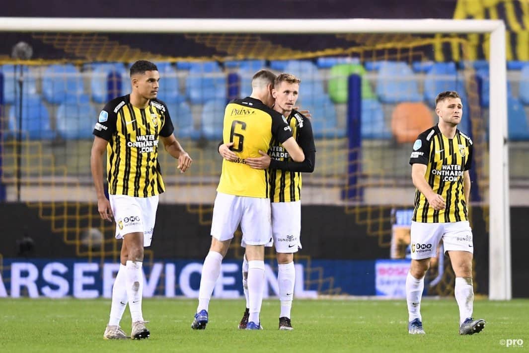 フィテッセさんのインスタグラム写真 - (フィテッセInstagram)「Het weekend van de records ✔️  💪🏼 De eerste overwinning in @gelredome op @psv  🧮 Evenaring van het clubrecord uit 1993|1994 (15 uit 6)  ⚽️ Eerste officiële competitietreffer voor @jacobvrasmussen   #Vitesse #vitpsv #WijVoorJullieJullieVoorOns」10月26日 18時26分 - mijnvitesse