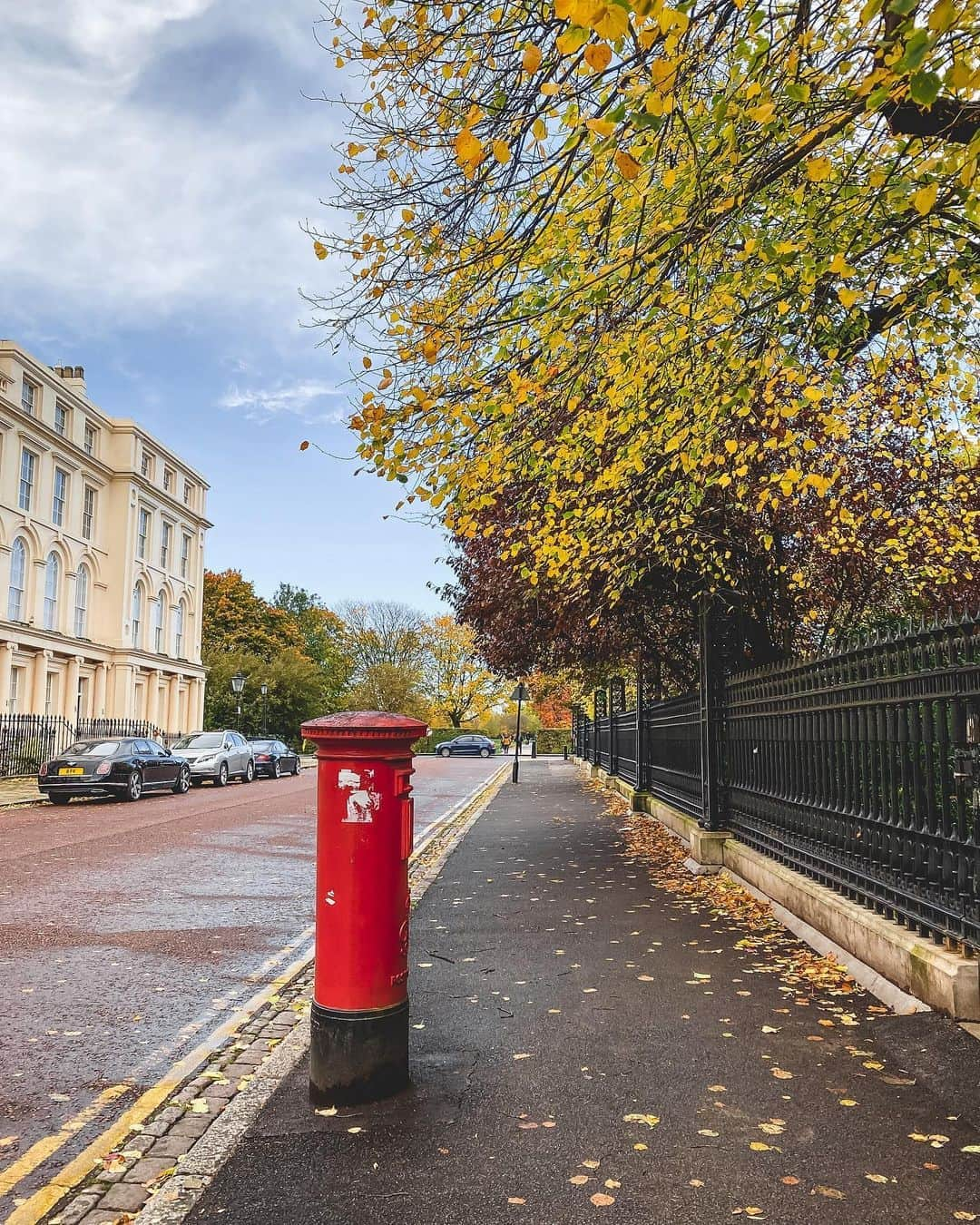 @LONDON | TAG #THISISLONDONさんのインスタグラム写真 - (@LONDON | TAG #THISISLONDONInstagram)「🍂🍁 @Alice.Sampo with pretty corners in #RegentsPark! 🍁🍂 Happy Monday lovelies! Have a great week! 😘❤️🤗  ___________________________________________  #thisislondon #lovelondon #london #londra #londonlife #londres #uk #visitlondon #british #🇬🇧 #londonautumn #🍁 #🍂」10月26日 18時26分 - london