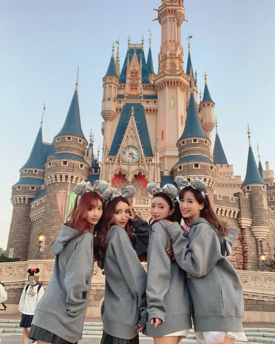 吉川ちえさんのインスタグラム写真 吉川ちえinstagram 100億年ぶりのdisney みんなでお揃いにした Tdl Disney ディズニーコーデ ディズニーランド 10月26日 18時30分 Yoshikawachie 16