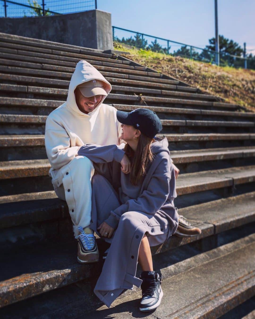 のインスタグラム：「What a lovely couple💖 お友達夫婦でセットアップ着てくれました😍なんてかわいいの🥺💖 素敵な夫婦☺️Thank you🌍  #hugWorld #友達夫婦　#friendscouple  #カップルコーデ #couplecostumes  #ペアコーデ #paircodenate  #ユニセックス#unisex #セットアップコーデ #完売御礼」