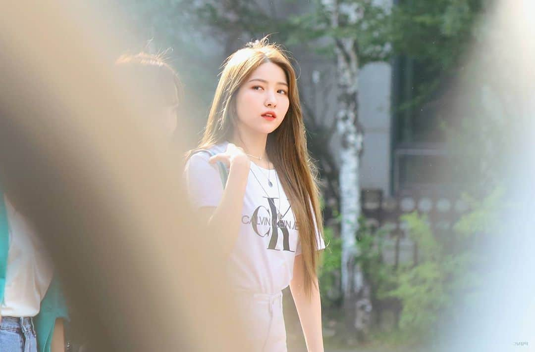 ソウォンさんのインスタグラム写真 - (ソウォンInstagram)「190705 ; Heading to KBS Music Bank #여자친구 #소원 #GFRIEND #SOWON — ©justjobduck」10月26日 18時34分 - sowonation