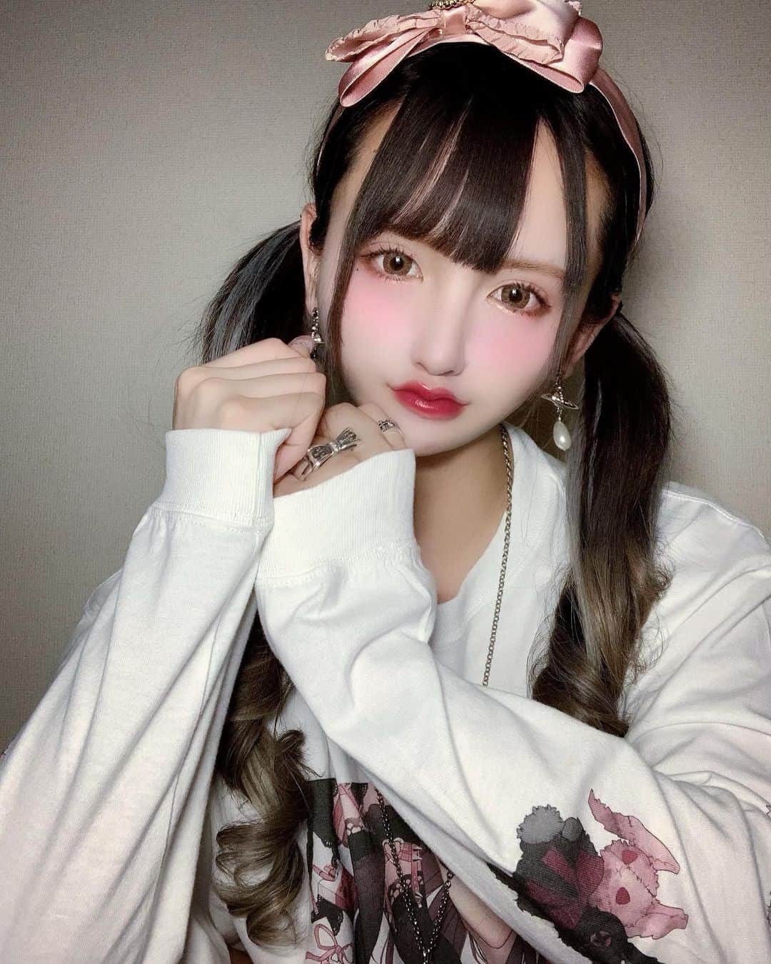 天使ゆらのインスタグラム：「絶望しか可愛くない。  #ニューハーフ　 #av女優　 #地雷女 #地雷系女子 #量産型 #量産型女子 #マーズ #プリメロ #リボン #シールエクステ #エクステ」