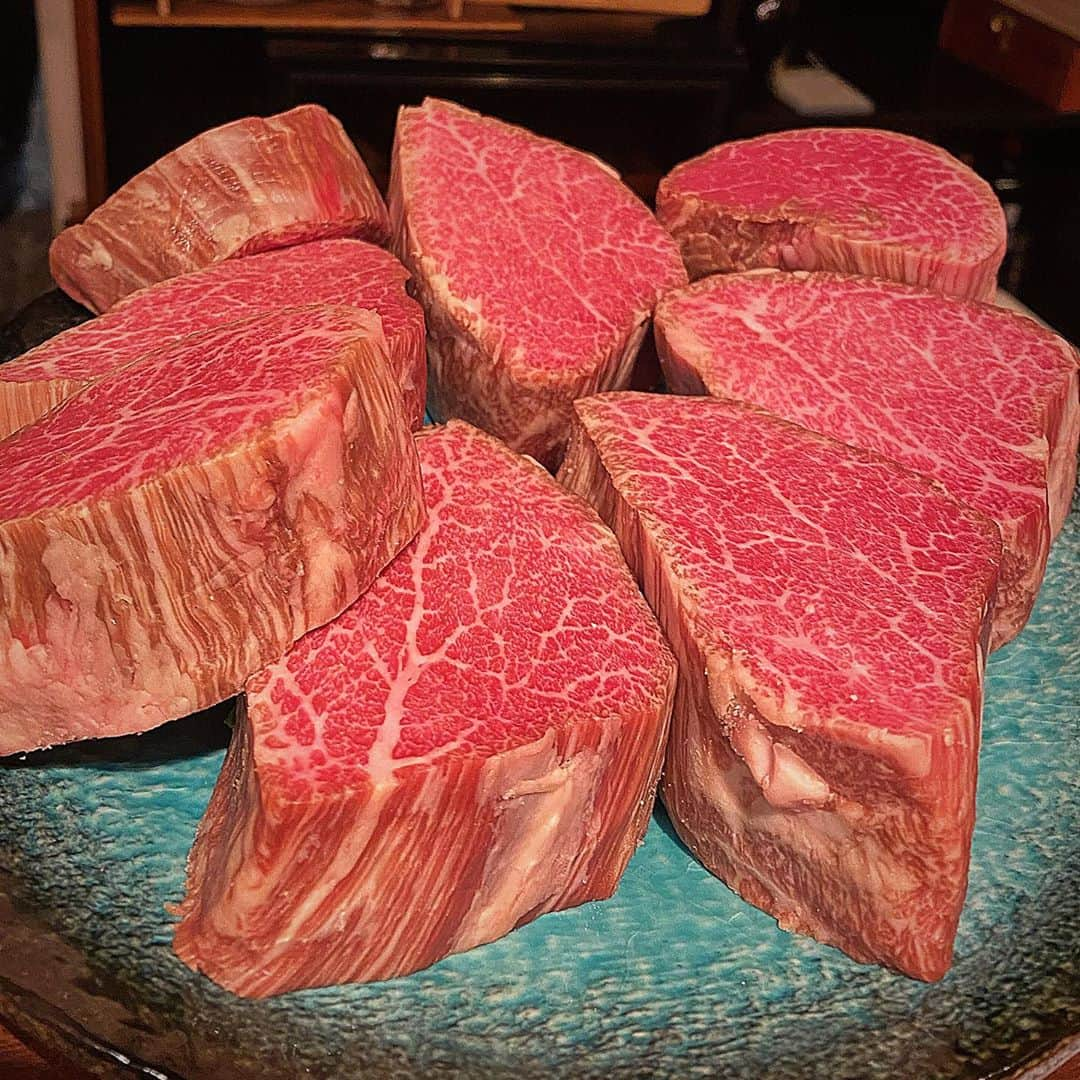 堀江貴文さんのインスタグラム写真 - (堀江貴文Instagram)「#wagyu #インボスコ #tenderloin #和牛フィレ肉のステーキ #美味しくないわけがない #ごはん  #food #foodlovers #foodie  #delicious #foodoftheday #foodgasm  #yum #yummy #tasty #eat #eating #hungry #foodpics #fresh #tasty #eating #foodpic #instafood https://teriyaki.me/sp/curator/C1/A6468」10月26日 18時40分 - takapon_jp