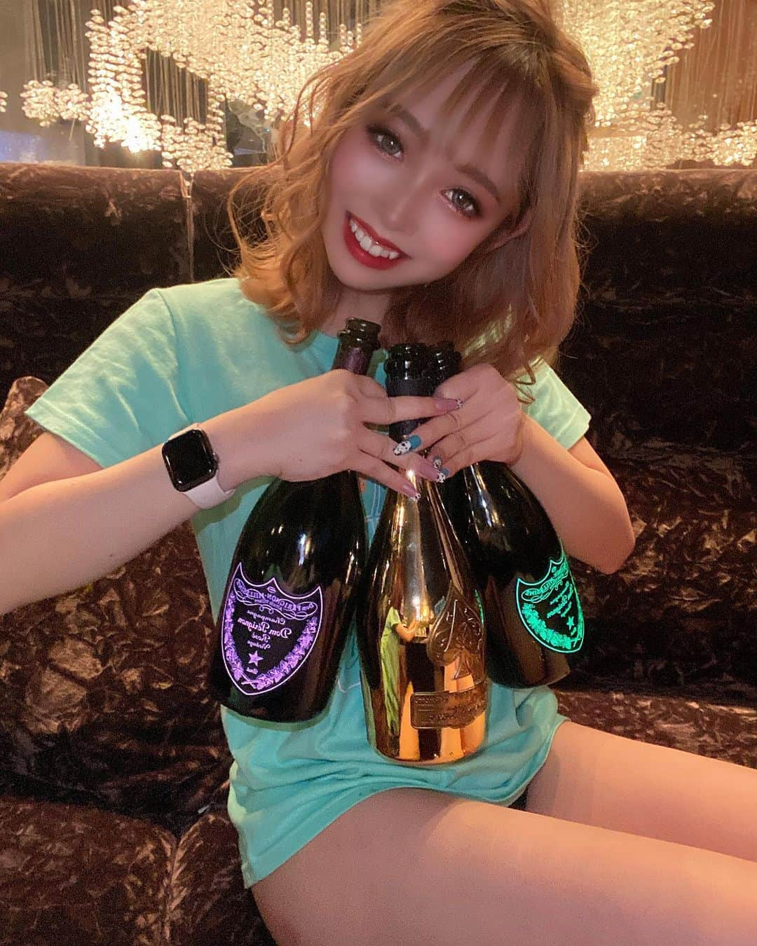 HINAさんのインスタグラム写真 - (HINAInstagram)「﻿ .﻿ ﻿ 🍾💖﻿ ﻿ ﻿ #アルマンド #飲み #プリティーウーマン #名古屋 #錦 #錦三 #キャバクラ #キャバ嬢 #ショータイム #シャンパン #シャンパンガール #ショーガール #メイク #かわいい #ダンス #コスプレ #撮影 #お酒 #酒ヤクザ #コスメ #大阪 #  飲み屋 #歌舞伎 #北新地 #六本木 #すすきの #ギャル #follow #followme #l4l」10月26日 18時47分 - iam_hina9311