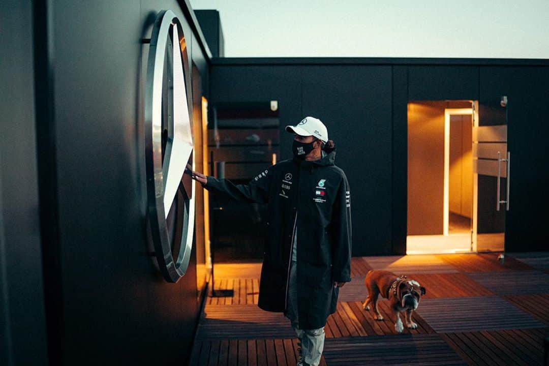 ルイス・ハミルトンさんのインスタグラム写真 - (ルイス・ハミルトンInstagram)「One team, one dream. Thank you Mercedes ❤️ #92」10月26日 18時52分 - lewishamilton