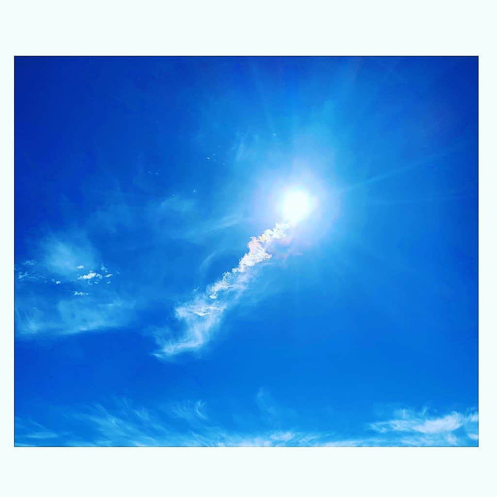 七瀬遥のインスタグラム：「みんな 目醒めよう ひとりひとり 美しく輝く魂👼✨ みんな 目醒めて🥺✨ 今　本当に 気付く時が来ているの この世界の真実。 美しい光で この地球を守ろう🌏 みんなひとつになろう🤝💕  #地球#美しい#空#輝く#光#宇宙#愛#平和#peace#earth#sky#beautiful#good#friend#happy#love#happiness#good#smile#tokyo#japan」