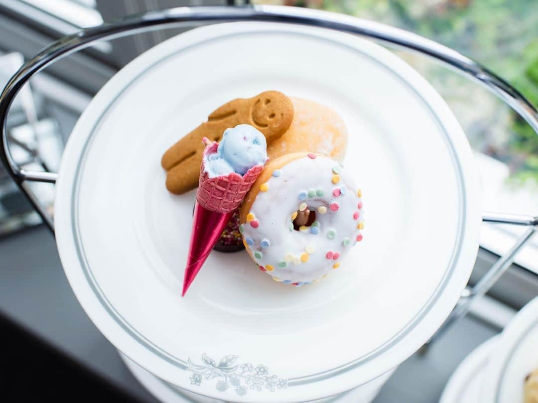 ローラアシュレイのインスタグラム：「Keep the little ones busy this Half Term break with a delicious Afternoon Tea at @LauraAshleyTheTeaRoom.⁣ ⁣ With a variety of Children’s Afternoon Tea’s available at each of our tea room venues, these fun treats will be sure to keep the little ones smiling.」
