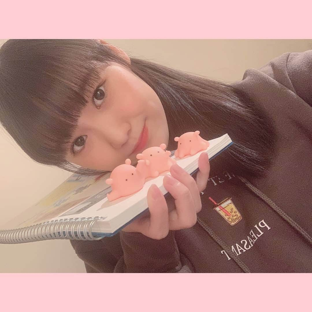 Juice=Juiceさんのインスタグラム写真 - (Juice=JuiceInstagram)「皆さんこんばんは！ 工藤由愛です🐙  この間またタコのガチャガチャを見つけまして(´｡✪ω✪｡ ` )  メンダコのマスコットなのですが、  本当に可愛くて、、、！  詳しいお話は本日のブログにて書きます💪  とにかく嬉しかったです☺️  めんだっこっというのがかなりお気に入りです😍  等身大のがあれば抱きついてあげたいです♪(つ´･ω･`)っ  #juicejuice #ガチャガチャ #まいにちめんだこ #タコ #工藤由愛」10月26日 19時01分 - juice_juice_official