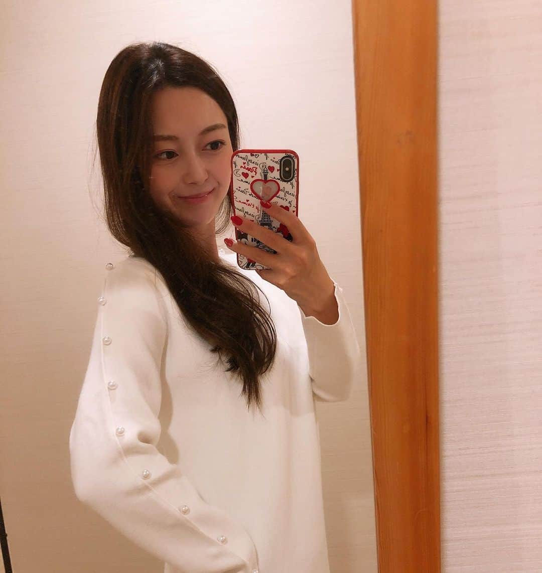 山下莉奈さんのインスタグラム写真 - (山下莉奈Instagram)「冬のホワイトは最強だと思ってる🙋‍♀️﻿ ﻿ 迷ったらコレってなるに違いない﻿ ニットワンピ 🧸🎀﻿ ﻿ お袖にパール🦪﻿ 裾はひらひら✨﻿ ﻿ @birthdaybashshop   同じデザインで短いのもありましたがこれは長い方🤍  #birthdaybash #バースデーバッシュ　#秋コーデ  公式BB子ちゃんどうしたらなれるの」10月26日 19時01分 - rinayamashita