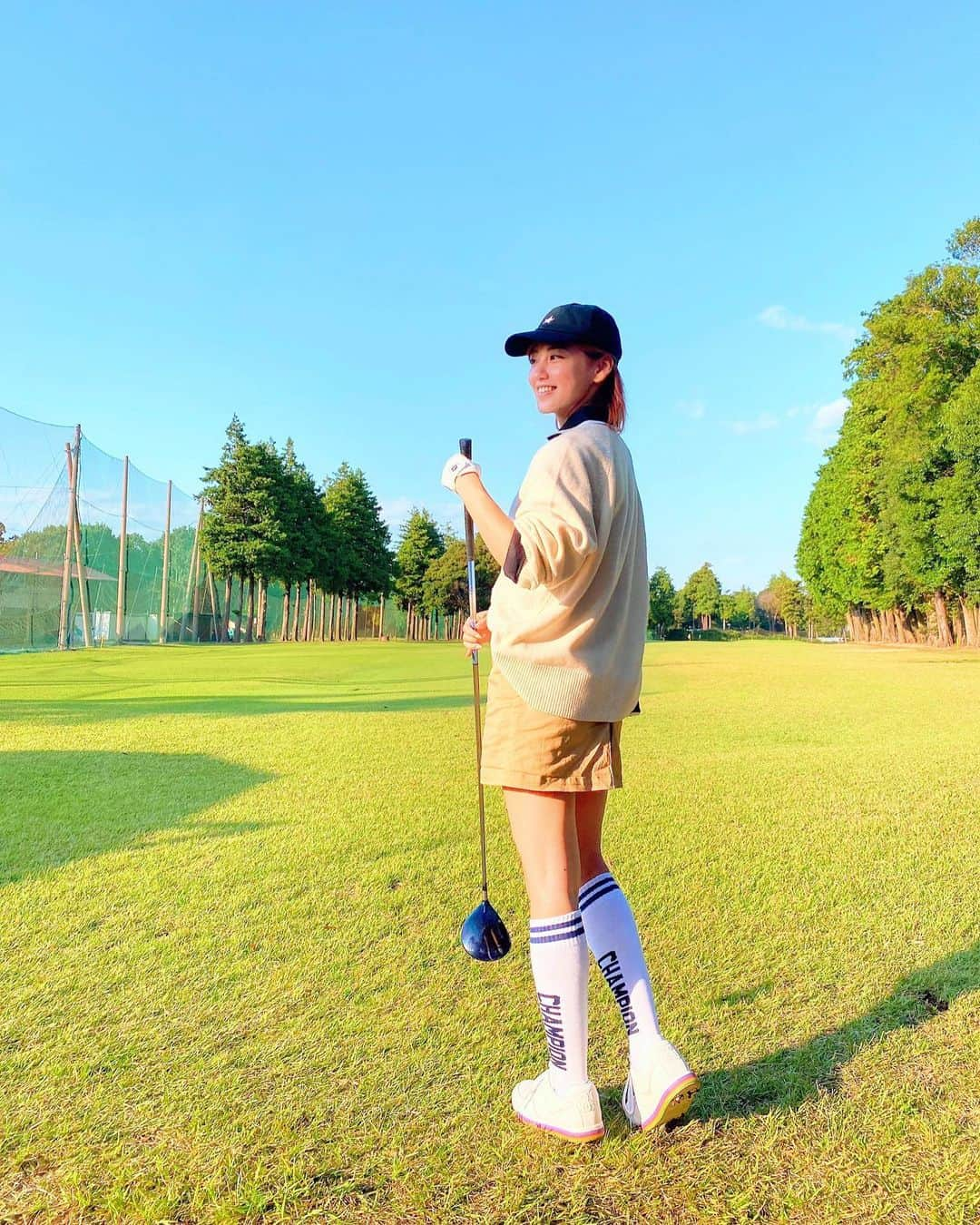 笠原美香さんのインスタグラム写真 - (笠原美香Instagram)「⛳️ 3ヶ月で120ぎりに成功😆🔥 先日、3度目のラウンドでクリア👍ふっふー😗 平均じゃなくて1回だけだけどね...笑 しかも短いコースてのもあるかな？ でも目標はクリアしたので満足w 引き続きゴルフは趣味としてたしなみたいとおもいます笑 #目標に向かって頑張ることは楽しい #目指せ100ぎり #欲張りさん #ゴルフ初心者 #ゴルフ #ゴルフ女子 #ゴルフ仲間募集中 #始めて3ヶ月 #目標達成」10月26日 19時07分 - mika.k419