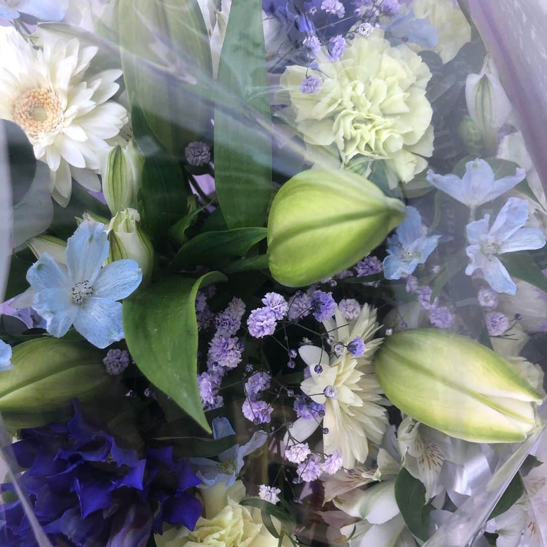 佐々木萌さんのインスタグラム写真 - (佐々木萌Instagram)「思いのこもった花 . . . . . . . . その人を思って花を選ぶ時間は、 その人に向き合う時間そのものだった。 . .  花選びにこだわることが少なかった人生、これからは少し時間を使っていきたい。」10月26日 19時13分 - skmoeee