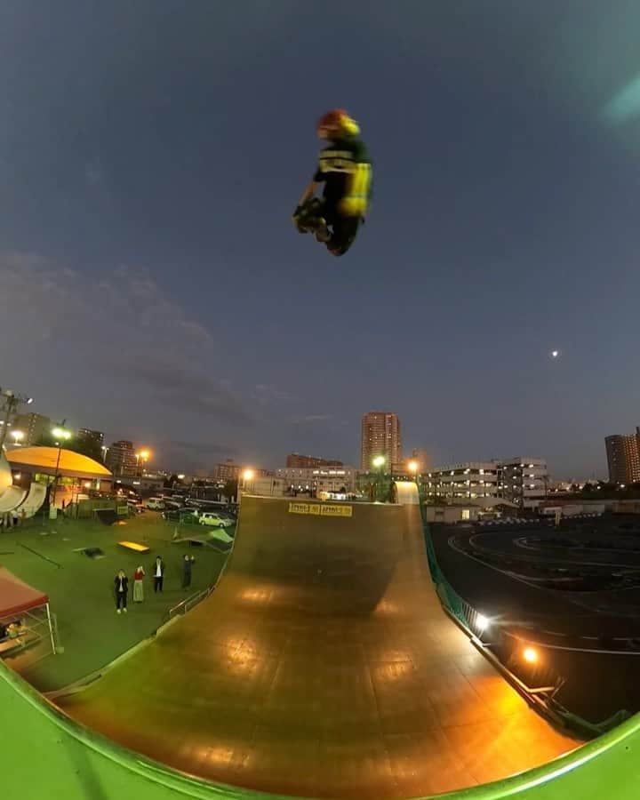 安床武士のインスタグラム：「“VIKING FLIP” (Method grab Flatspin) at @murasakiparktokyo 🙏 🎥 #gopromax . @goprojp  @usdskates  @goodskates_inc  @canamonroad_japan  @lzbn_official  @papasu1048  #usdskates #usdaeon #aeon72 #rollerblading #inlineskate #rollerfreestyle #takeshiyasutoko #インラインスケート #ローラーブレード #安床武士 #goprojp #ranpagejam #vert #ハーフパイプ」