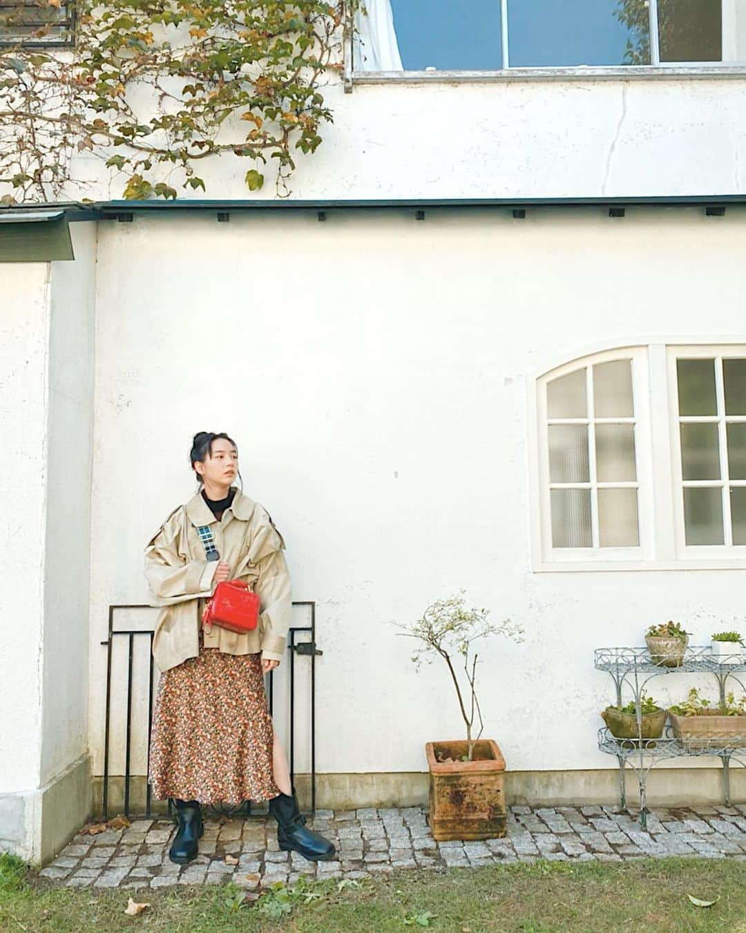 のん（能年玲奈）さんのインスタグラム写真 - (のん（能年玲奈）Instagram)「今日は花柄を着て出ました💐 ナマイキにスカートに影響されていますね。 こちらは天気が良かったよ。 #🌞」10月26日 19時17分 - non_kamo_ne