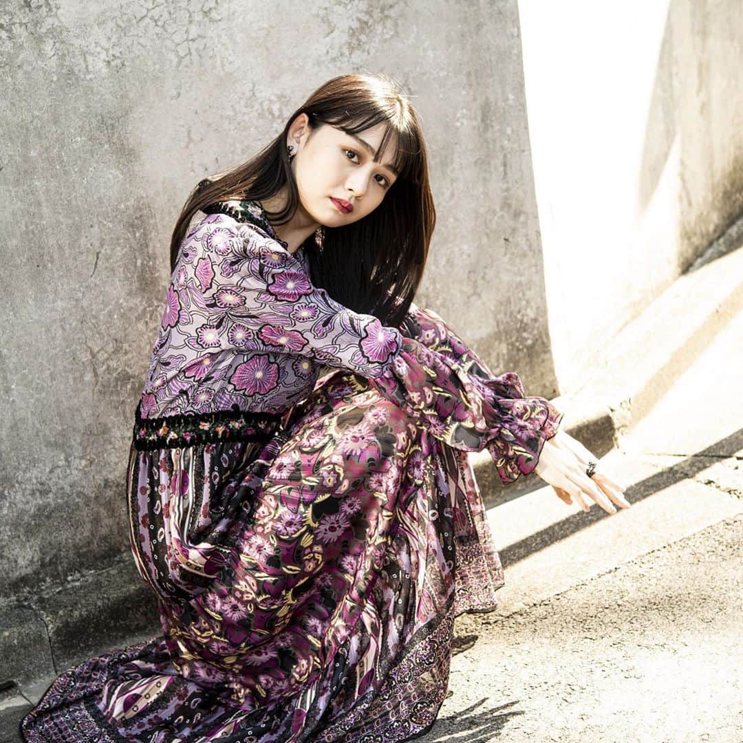 安村真奈のインスタグラム：「#annasui #アナスイ﻿ @annasui @annasui_japan﻿ ﻿ 素敵な撮影であっという間に時間が過ぎていきました❕﻿ 綺麗なパープルのワンピースに、可愛らしいアクセサリー…❤︎﻿ 可愛いすぎてずっとニヤニヤしちゃいました❤️﻿ 有難うございました💫﻿ ﻿ #安村真奈」
