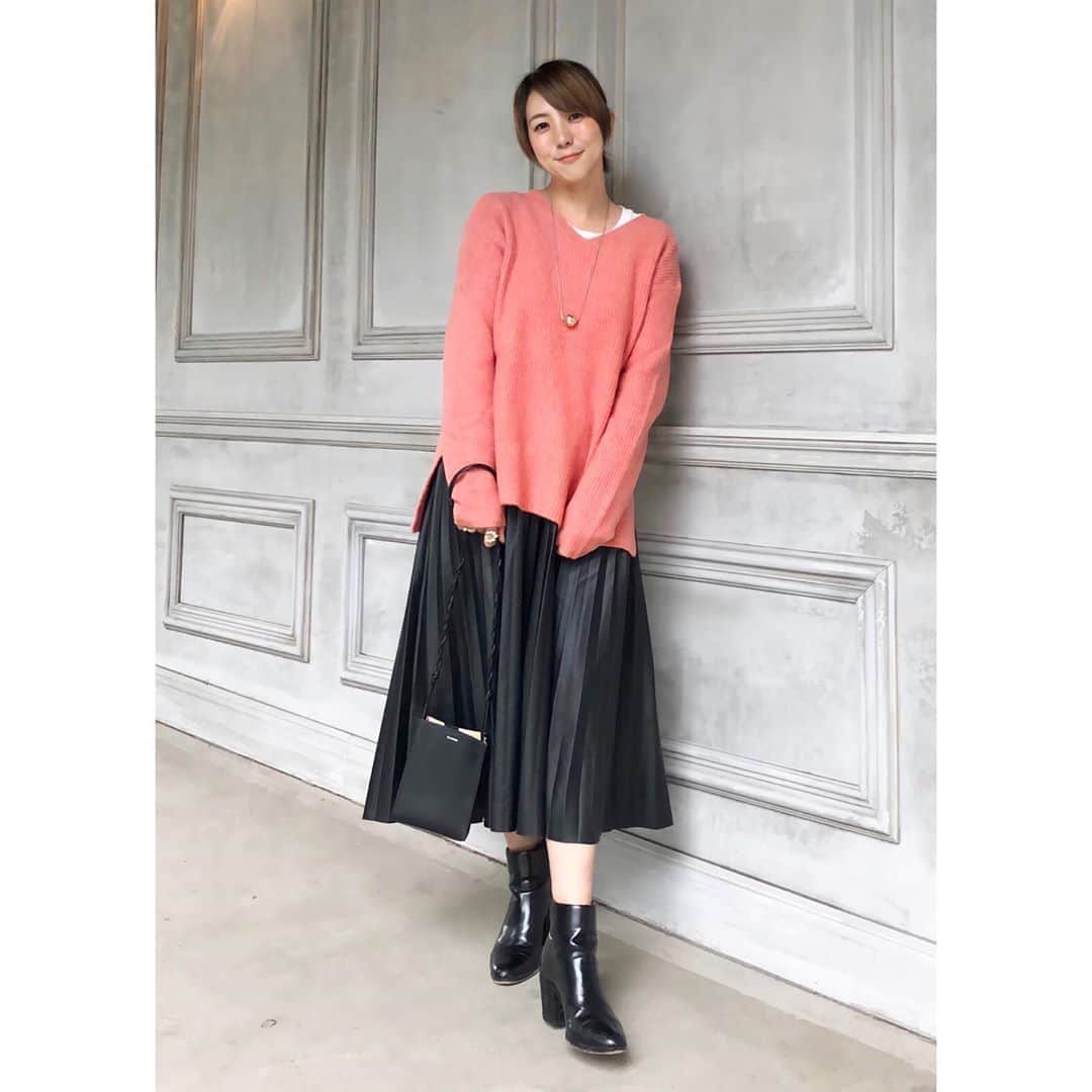 のインスタグラム：「☆☆☆ ・ ・ 今日はしーちゃん家族とグランピング オシャレキャンプ初めて！ 全部用意されてるし楽チン♡ 星も綺麗だし最高だ ・ ・ 夕飯はラクレットなんだよー🧀 トロトロで最高 ・ ・ ・ ・ ・ ・ ・ #uniqlo#uniqloginza #uniqloginza2020fw #上下ユニクロ  #zara#jilsander #ユニクロニット部 #きれいめコーデ #きれいめカジュアル  #大人カジュアルコーデ #大人カジュアル  #code#coordinate#ootd#instafashion#今日のコーデ#ママコーデ#ママファッション#男の子ママ #高身長女子 #ponte_fashion#r_fashion#大人女子#シンプル #シンプルコーデ #きれいめファッション#高身長コーデ」