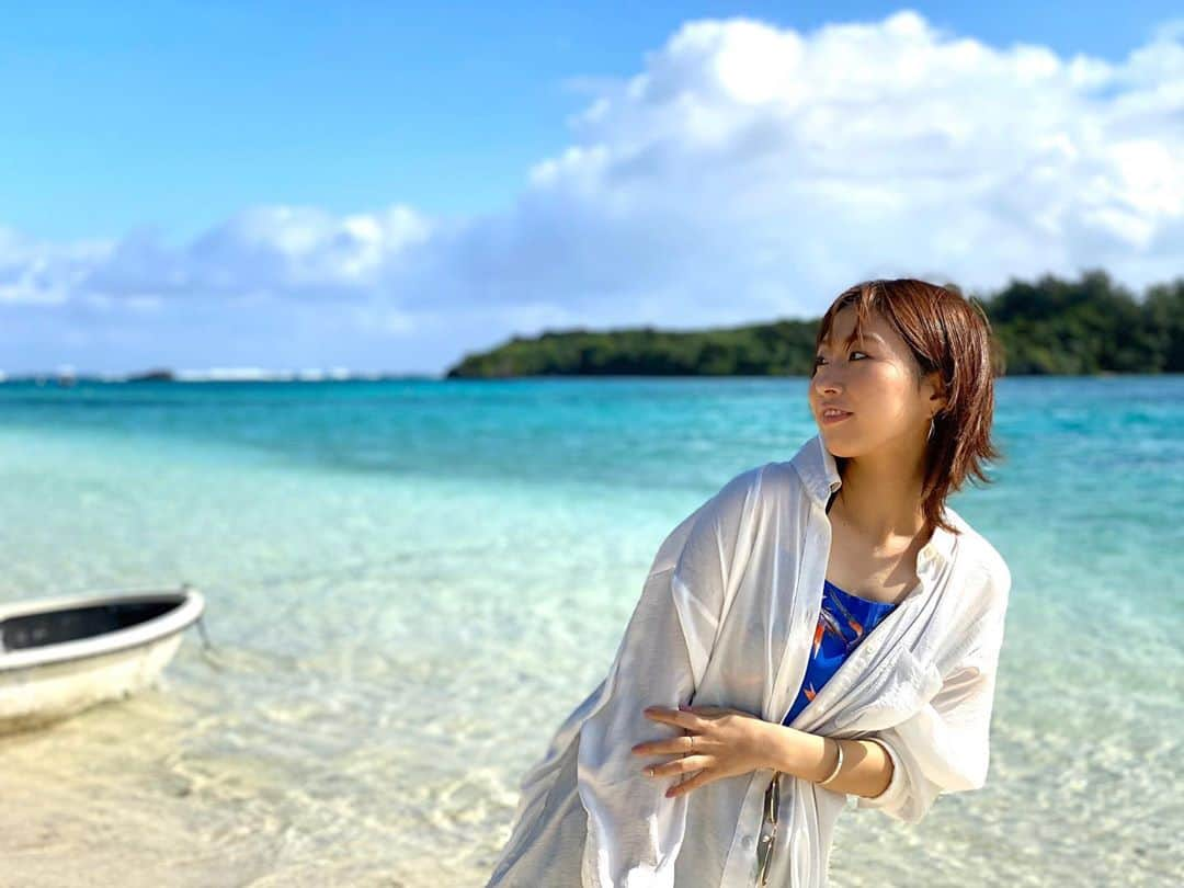 津田菜都美さんのインスタグラム写真 - (津田菜都美Instagram)「*🏝💙🐚🌺 逢うべき糸に出逢えることを人は仕合わせと呼びます‪‪☺︎‬ #ishigakijima#石垣島#川平湾グラスボート#白い砂浜」10月26日 19時38分 - tsuda_723_official