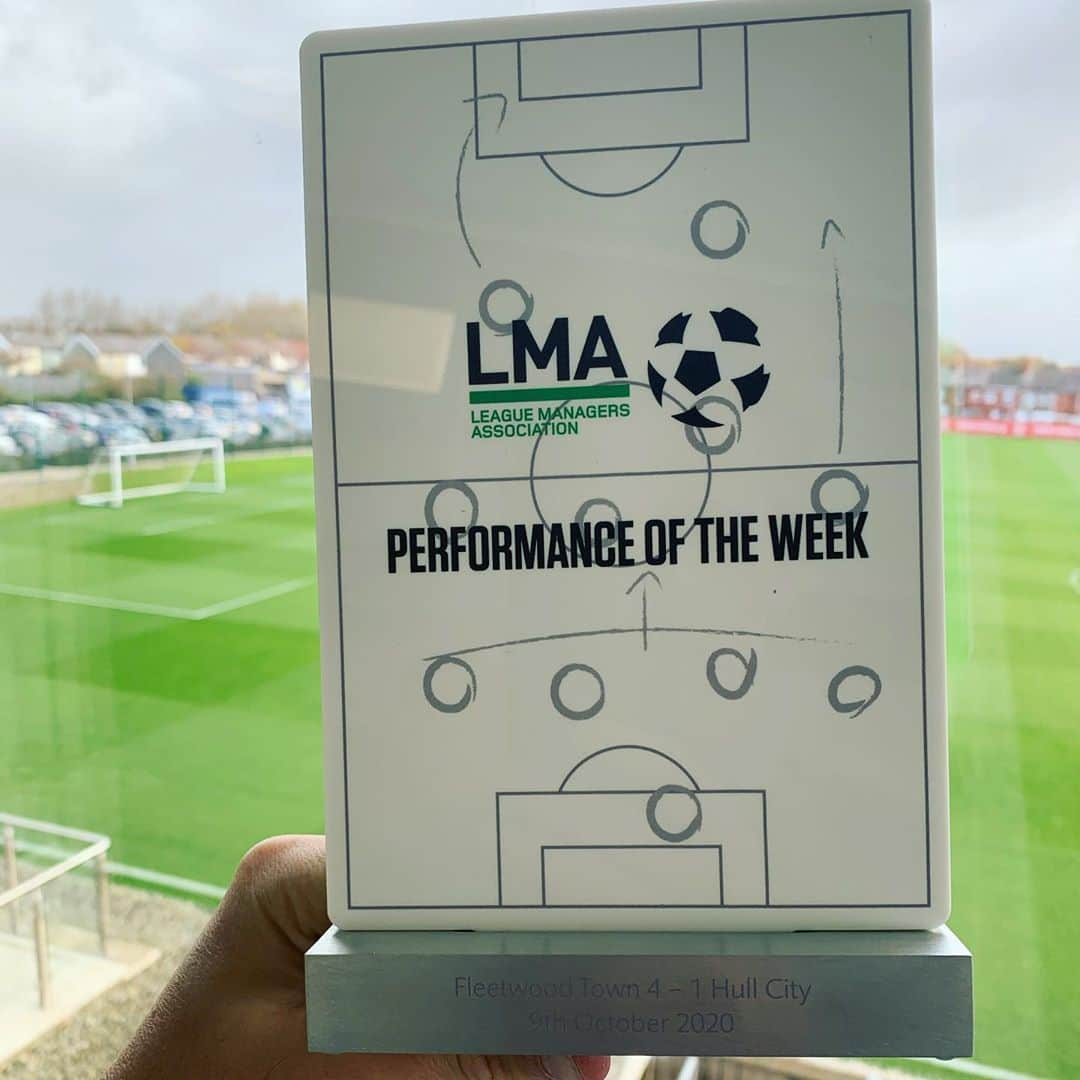 ジョーイ・バートンさんのインスタグラム写真 - (ジョーイ・バートンInstagram)「Delighted to pick up the @leaguemanagersassociation award for performance of the week.   #Kaizen」10月26日 19時31分 - joey7bartonofficial