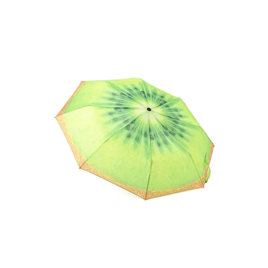 BEAMS ZAKKAさんのインスタグラム写真 - (BEAMS ZAKKAInstagram)「Esschert Design / "Fruit Umbrella"  フルーツが全面にプリントされた折りたたみ傘。使うだけでなんだかハッピーな気持ちに。 大人だけでなく子供が使うのも非常にキュート。 気分が落ちてしまう雨の日はレイングッズでテンションを上げましょう。  @esschertdesign  @bpr_beams  @beams_official   #beams #bprbeams #esschertdesign #fruit #umbrella #foldingumbrella #ビームス #bprビームス #エシャートデザイン #フルーツ #果物 #傘 #折りたたみ傘」10月26日 19時34分 - bpr_beams