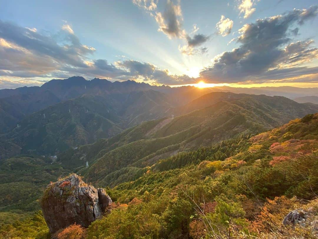 平山ユージさんのインスタグラム写真 - (平山ユージInstagram)「ヤバイ✨✨✨✨incredible 🌅🌅🌅🌅  #二子山 #埼玉県 #localarea #mtfutago #pure #beautiful #小鹿野町観光大使」10月26日 19時37分 - yuji_hirayama_stonerider