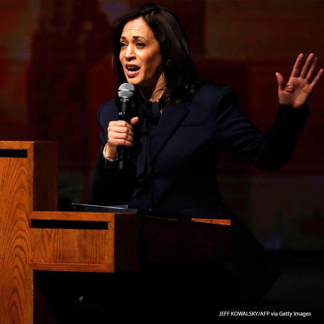 ABC Newsさんのインスタグラム写真 - (ABC NewsInstagram)「Democratic vice presidential nominee Senator Kamala Harris speaks to cheering crowds at Triumph Church in Southfield, Michigan on October 25, 2020 before dropping into local neighborhood coffee shops and visiting students.」10月26日 19時48分 - abcnews
