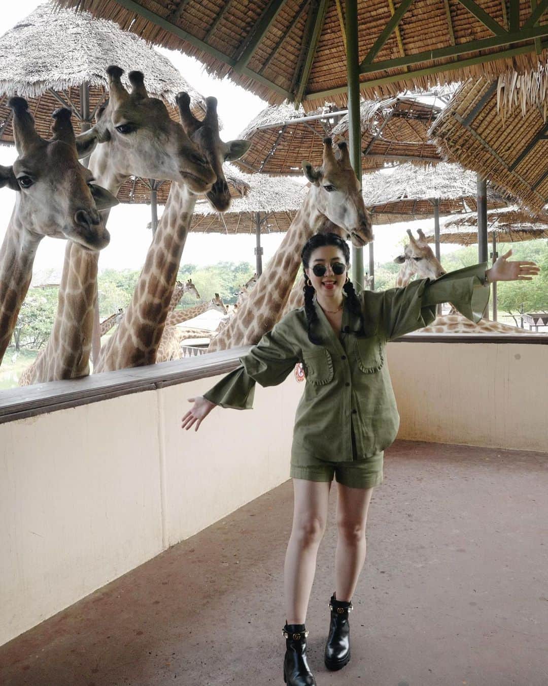 GYEON SEOのインスタグラム：「_* 🦒🦒🦒  #สิ่งที่คิด  . . 📸 @jennie_panhan」