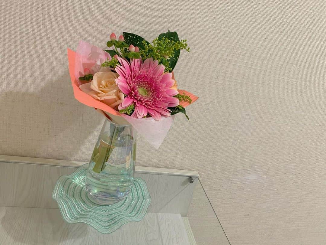 布施柚乃さんのインスタグラム写真 - (布施柚乃Instagram)「💐#ゆののお花し  ひとつ前のお花をドライフラワーにしたから  生花はちょっと久々💭  花瓶も新しいの買ったの👏🏻  ん〜いい感じ👌🏻」10月26日 19時49分 - yuno.fuse