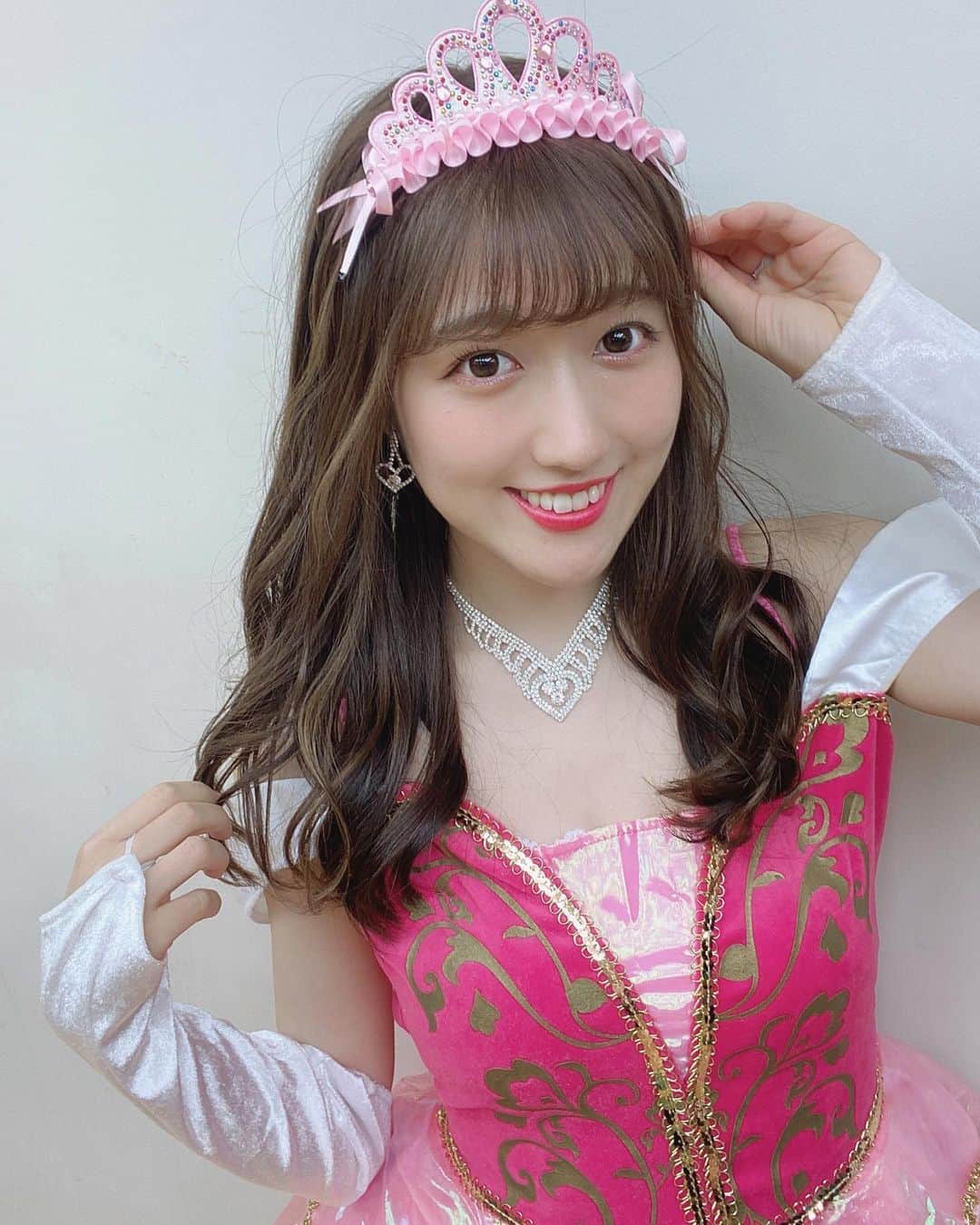 伊咲萌香のインスタグラム：「眠れる森の美女のオーロラ姫👸🏻💖﻿ ディズニーコスできてうれしいな〜！﻿ ﻿ ﻿ #ハロウィンコスプレ#コスプレ#プリンセス#ディズニー﻿ #ディズニーコスプレ#ディズニープリンセス#Dハロ﻿ #眠れる森の美女#オーロラ姫#オーロラ姫仮装#仮装﻿ #金山ハロウィン#おーえすゆー#伊咲萌香 ﻿ #halloween#halloweencostume#disney#costume#princess#osu#idol」