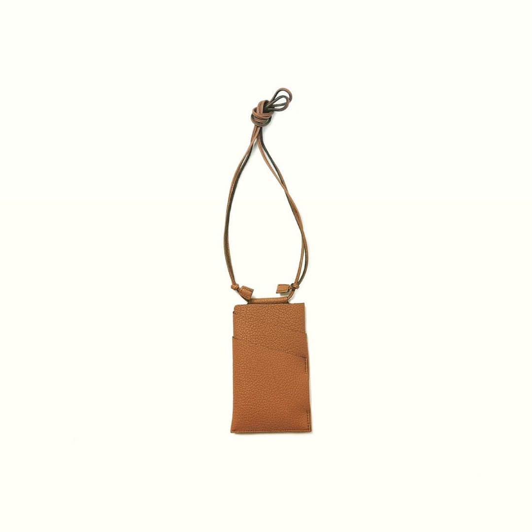 のインスタグラム：「#slowbag #slow2008 #ネゴンダ  #クリスパニール #ネックショルダー #2021ss #ゴールド」