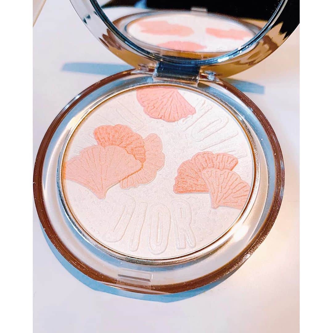 のインスタグラム：「🤍 @diormakeup   今年を振り返って 1番キュンとしたコスメはこちらでした🤍」