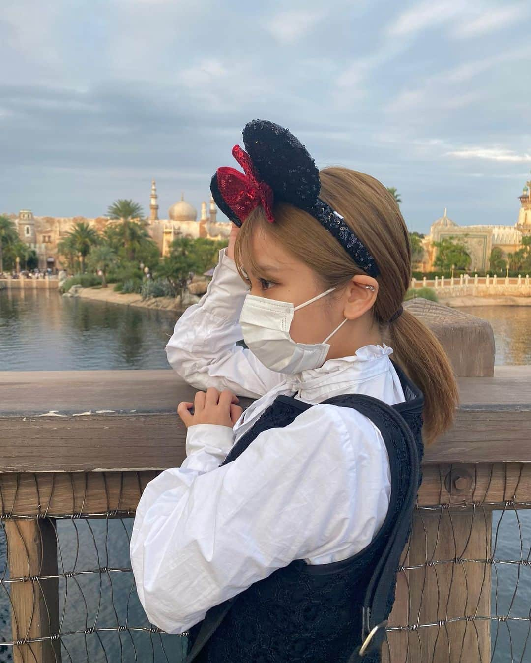 山尾梨奈さんのインスタグラム写真 - (山尾梨奈Instagram)「〻 まだまだ写真あるけどどうする？. . #tokyo #tds #tokyodisneysea #東京ディズニーシー #ディズニーシー #tdr #tokyodisneyresort #東京ディズニーリゾート #ディズニーコーデ #ディズニーカチューシャ #ディズニーフード #ハロウィン #dハロ #ディズニーハロウィン #ぐるぐるミイラまん #ティラミスクッキーサンドアイス @tokyodisneyresort_official」10月26日 20時01分 - yamarina_1210