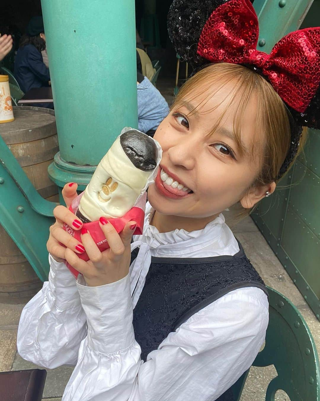 山尾梨奈さんのインスタグラム写真 - (山尾梨奈Instagram)「〻 まだまだ写真あるけどどうする？. . #tokyo #tds #tokyodisneysea #東京ディズニーシー #ディズニーシー #tdr #tokyodisneyresort #東京ディズニーリゾート #ディズニーコーデ #ディズニーカチューシャ #ディズニーフード #ハロウィン #dハロ #ディズニーハロウィン #ぐるぐるミイラまん #ティラミスクッキーサンドアイス @tokyodisneyresort_official」10月26日 20時01分 - yamarina_1210