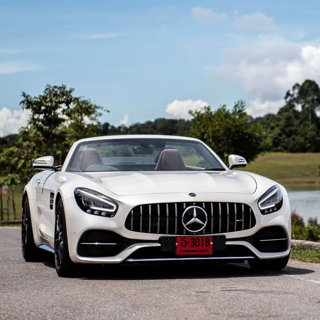 Mercedes-Benz Thailandさんのインスタグラム写真 - (Mercedes-Benz ThailandInstagram)「############ 🏁 AMG Monday 🏁 ############  AMG Monday Gallery  Powerful and timeless, the Mercedes-AMG GT C Roadster glides over the street.  พบกันทุกวันจันทร์กับ AMG Monday  ที่รวมทุกความเร้าใจจาก Mercedes-AMG  มาให้แฟนๆ ได้ติดตามกันนะครับ See you next Monday !!  #AMGMonday #Mercedes #AMG 🔥 #GTC #AMGGTFamily #DrivingPerformance #Power #Passion #Instacar #Luxury #MercedesAMG #MercedesBenzThailand」10月26日 20時02分 - mercedesbenzthailand