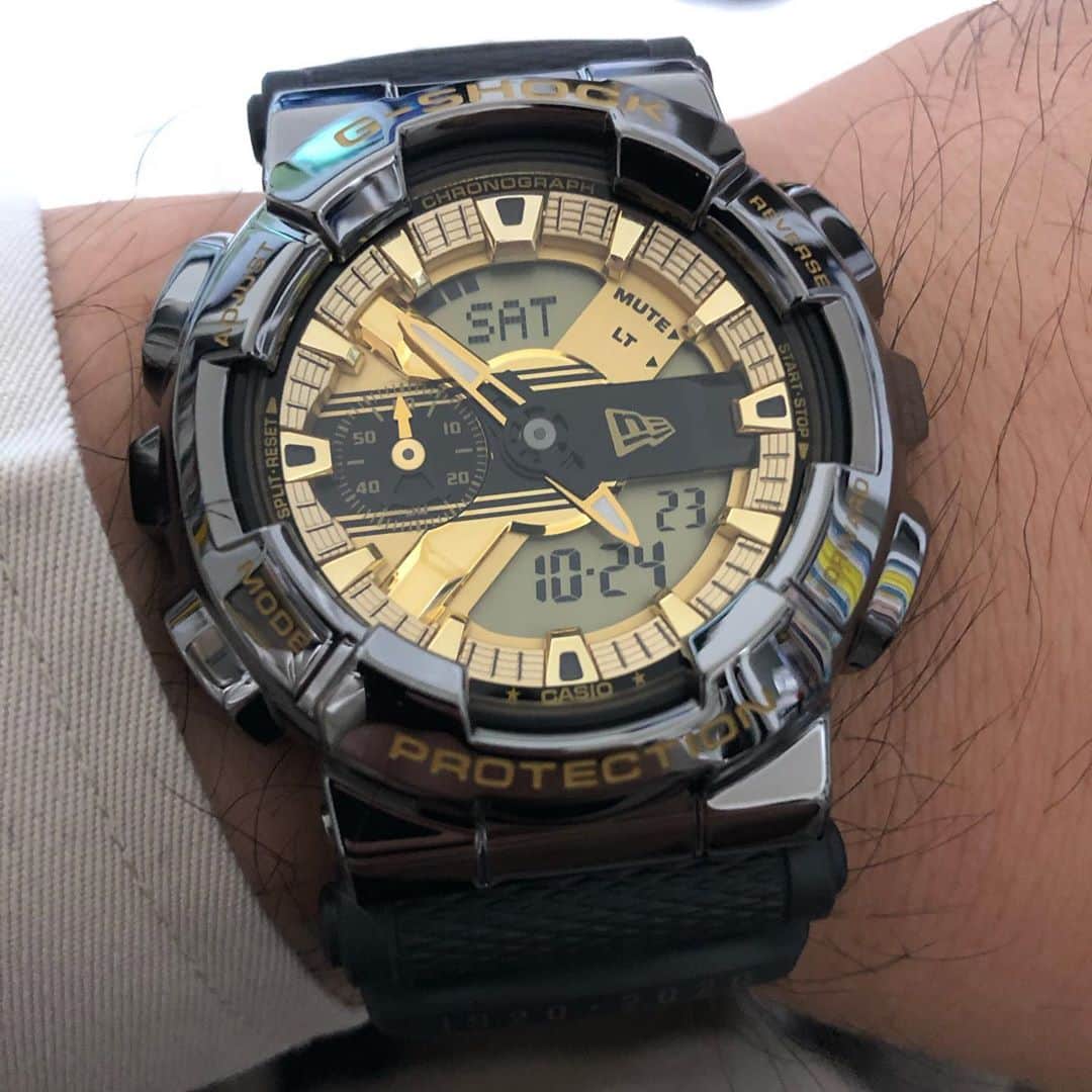 丸山ゴンザレスのインスタグラム：「ニューエラの創業100周年記念アイテムのGSHOCKコラボレーション！ こいつはスゲエ！ #newerajapan #gshock」