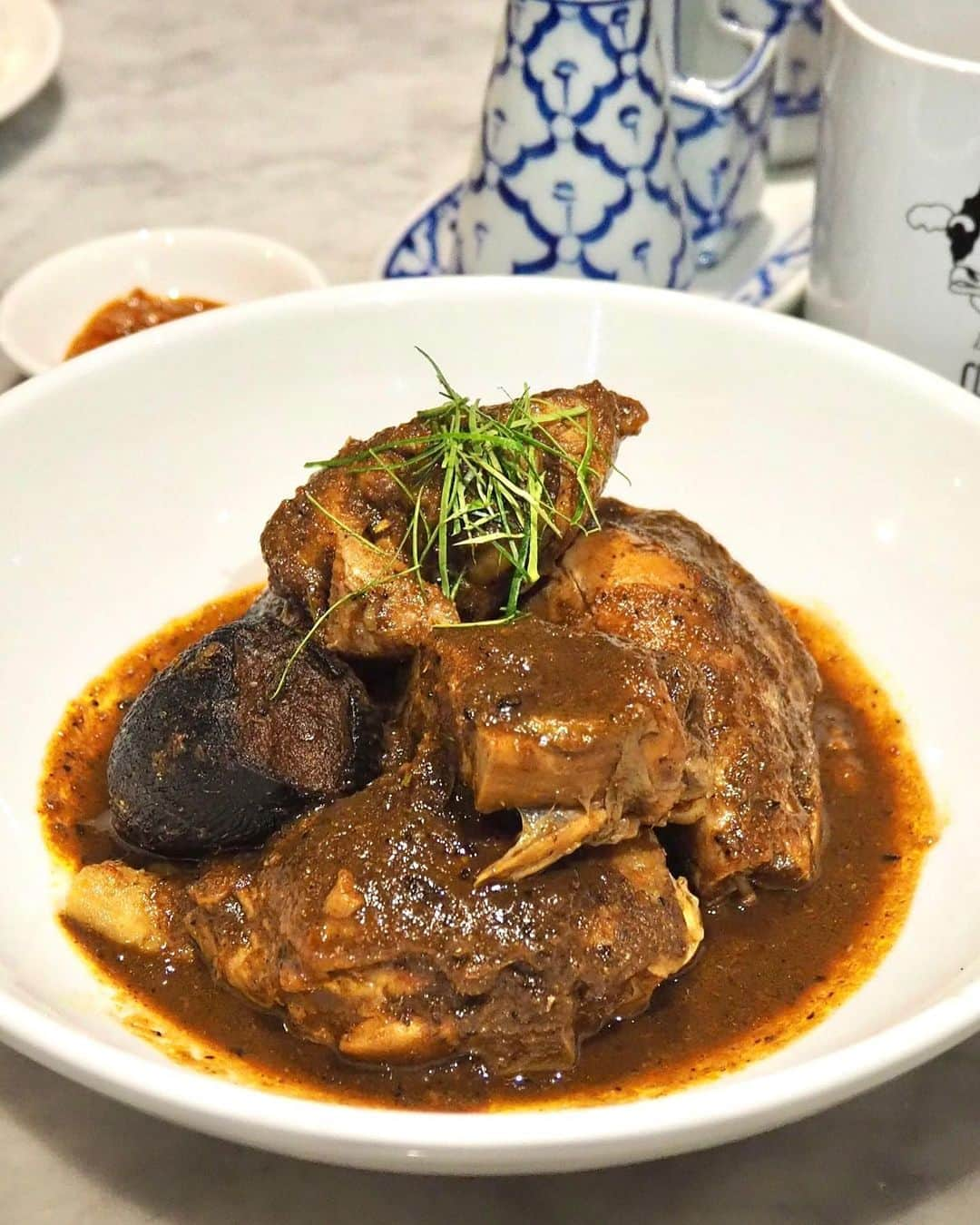 Li Tian の雑貨屋さんのインスタグラム写真 - (Li Tian の雑貨屋Instagram)「@therealperanakan opens 2nd outlet in Hillcrest offering authentic Peranakan cuisine helmed by celebrity chef Philip Chia who curated the popular TV series “Little Nyonya” years back.   Dishes I’ve tried included Babi Pongtay, Ayam Buah Keluak, Nyonya Chap Chye, Babilicious Otah, Hee Peow soup and my favourite is the Sambal Belimbing, a seasonal prawn dish featuring the sourish notes of the starfruit in the spices. As with all Peranakan communal dining, it’s best to come with more people so that you can order more dishes to try at the same time!   • • • #singapore #yummy #love #sgfood #foodporn #igsg #グルメ #instafood #gourmet #beautifulcuisines #onthetable #sgeatout #cafe #sgeats #f52grams #sgcafe #streetfood #feedfeed  #foodsg #savefnbsg #sgblog #weekends #peranakan #chilli #prawn」10月26日 20時22分 - dairyandcream