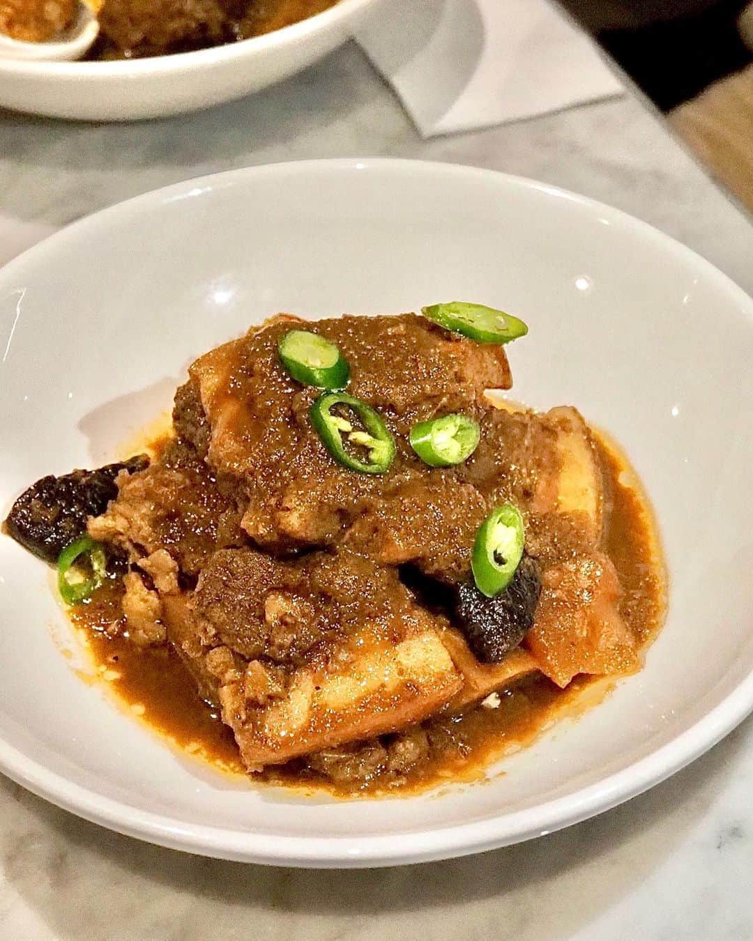 Li Tian の雑貨屋さんのインスタグラム写真 - (Li Tian の雑貨屋Instagram)「@therealperanakan opens 2nd outlet in Hillcrest offering authentic Peranakan cuisine helmed by celebrity chef Philip Chia who curated the popular TV series “Little Nyonya” years back.   Dishes I’ve tried included Babi Pongtay, Ayam Buah Keluak, Nyonya Chap Chye, Babilicious Otah, Hee Peow soup and my favourite is the Sambal Belimbing, a seasonal prawn dish featuring the sourish notes of the starfruit in the spices. As with all Peranakan communal dining, it’s best to come with more people so that you can order more dishes to try at the same time!   • • • #singapore #yummy #love #sgfood #foodporn #igsg #グルメ #instafood #gourmet #beautifulcuisines #onthetable #sgeatout #cafe #sgeats #f52grams #sgcafe #streetfood #feedfeed  #foodsg #savefnbsg #sgblog #weekends #peranakan #chilli #prawn」10月26日 20時22分 - dairyandcream