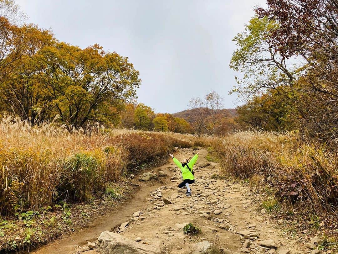 ソヨンのインスタグラム：「mountain climbing!」