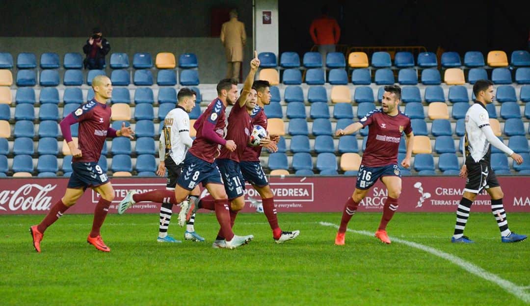 シャルレス・ジアス・ジ・オリベイラのインスタグラム：「Buen trabajo de todo el equipo!!!+1 @pontevedra_cf_sad 💪」